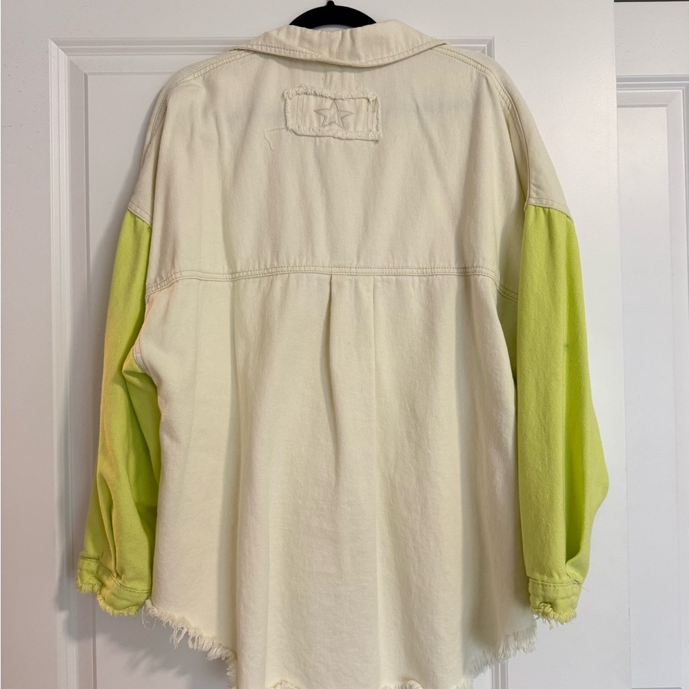 Women's Two-Tone Shacket - Picture 6 of 7